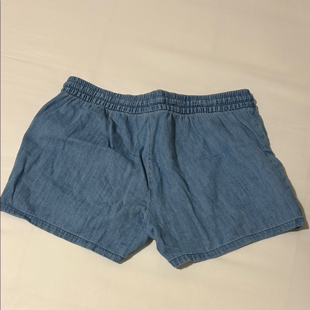 Shorts - Picture 2 of 4